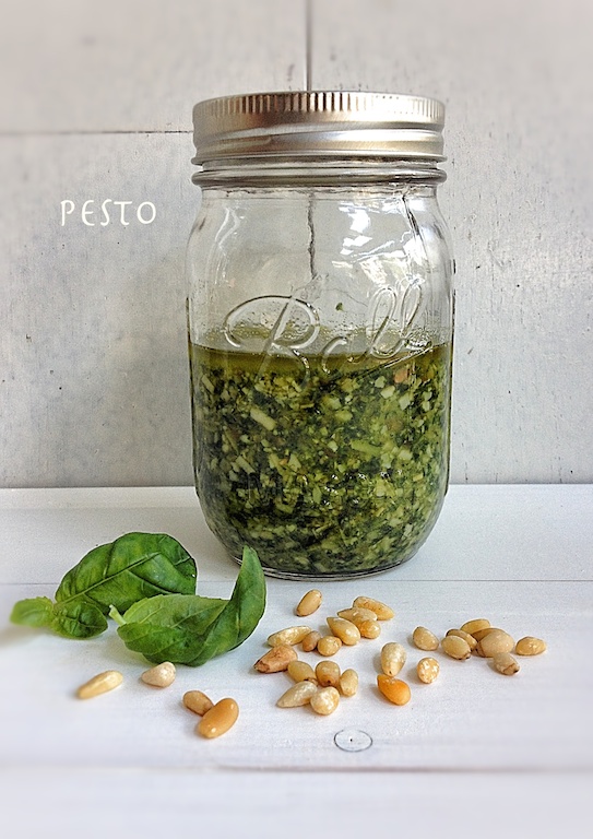 pesto in Mason jar 2