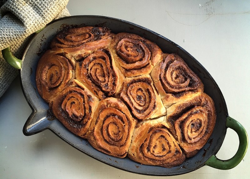 cinnamon rolls - Basket Delights